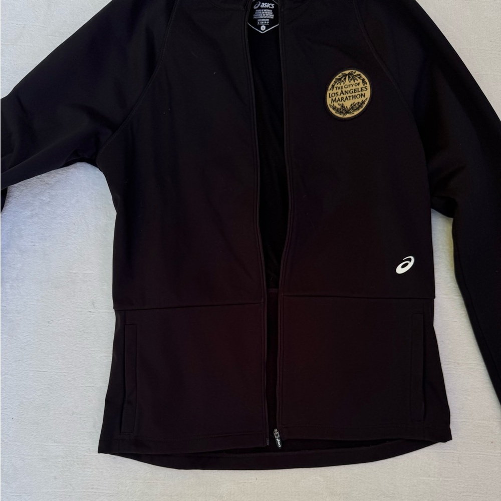 Asics Women's Los Angeles Marathon Fleece Lined Utility Jacket in Black w/ logo - Picture 8 of 15